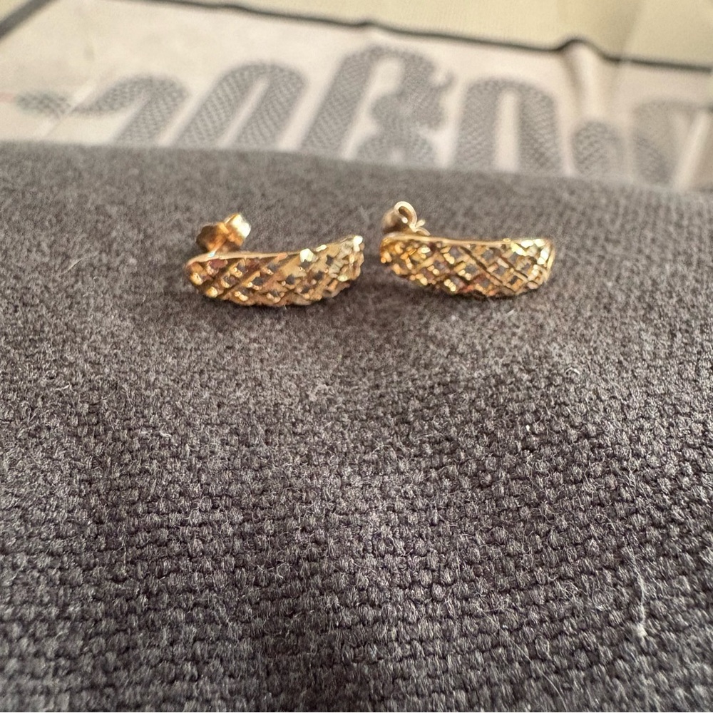 Chic 14k Gold Textured Earrings - Picture 10 of 12